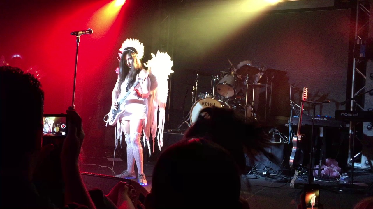 Jimena Fosado of Corey Feldman and The Angels guitar solo at Vinyl