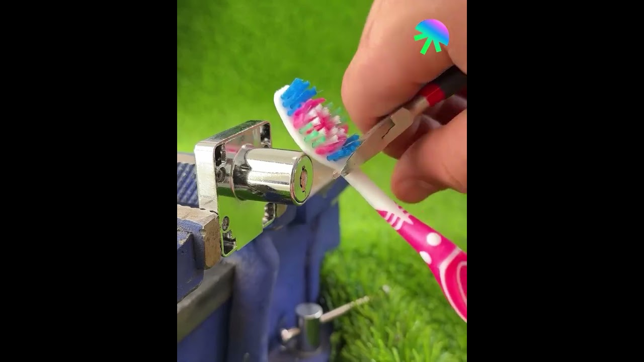 Easy trick to get a broken key out of a lock 🔑