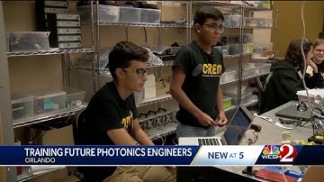 High school students learning about optics, photonics at UCF