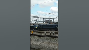 GWR Class 802 departing Reading with a two tone