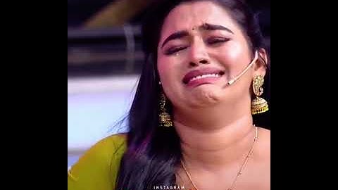 Best Gift Ever # Mr & Mrs ChinnaThirai # Gayathri Emotional Crying To Get Father Painting On Stage😍😍