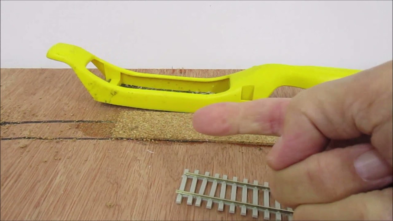 BUTE ROAD No 6 First Track Laying and Test,  Andy Peters World of Model Railways,