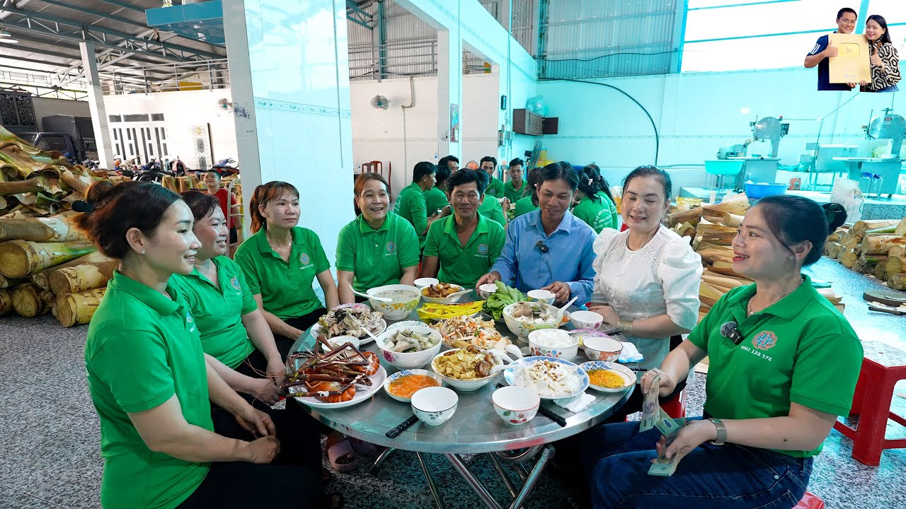 Về Bến Tre thu hoạch Vườn Dừa hơn 60 năm tuổi lấy Củ hủ ăn toàn món ngon làm từ Củ hủ Dừa Miền Tây