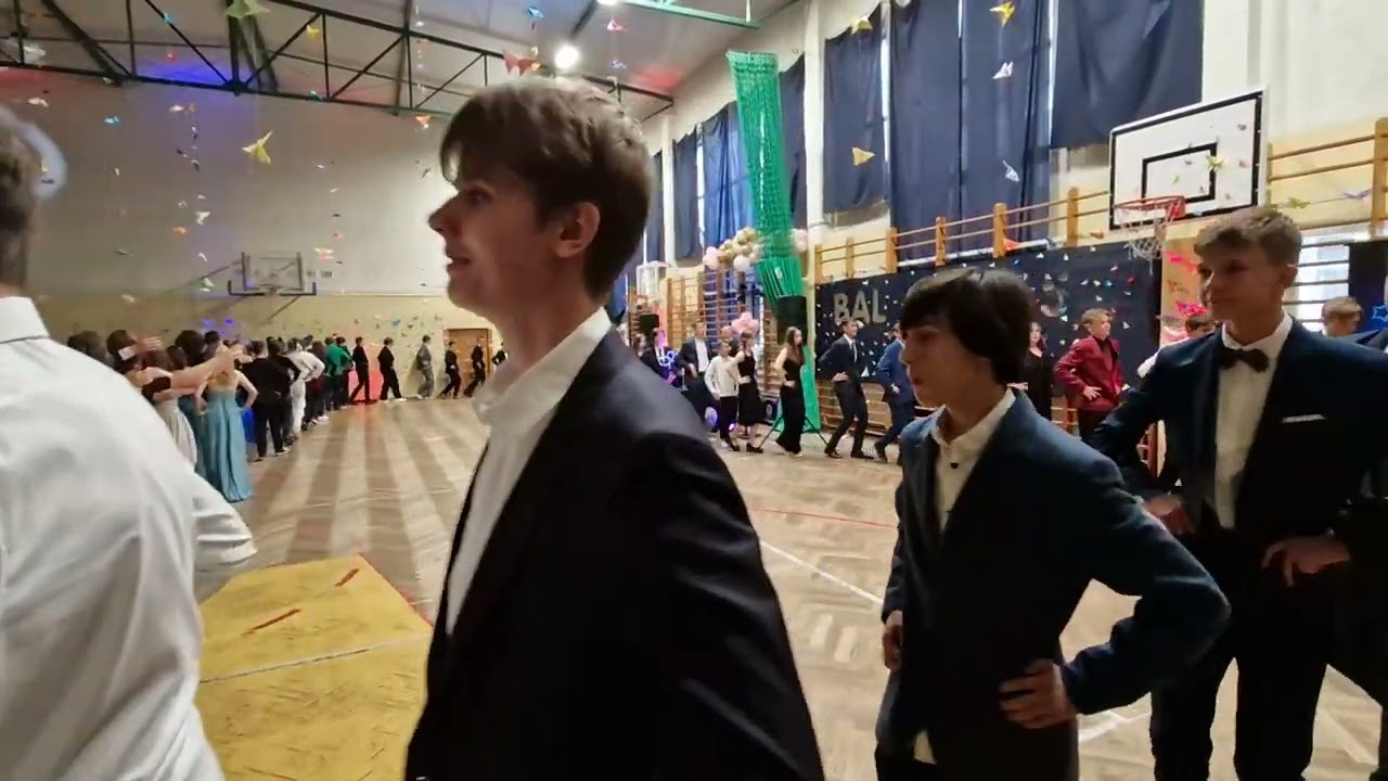 Bal Ósmoklasistów - POLONEZ