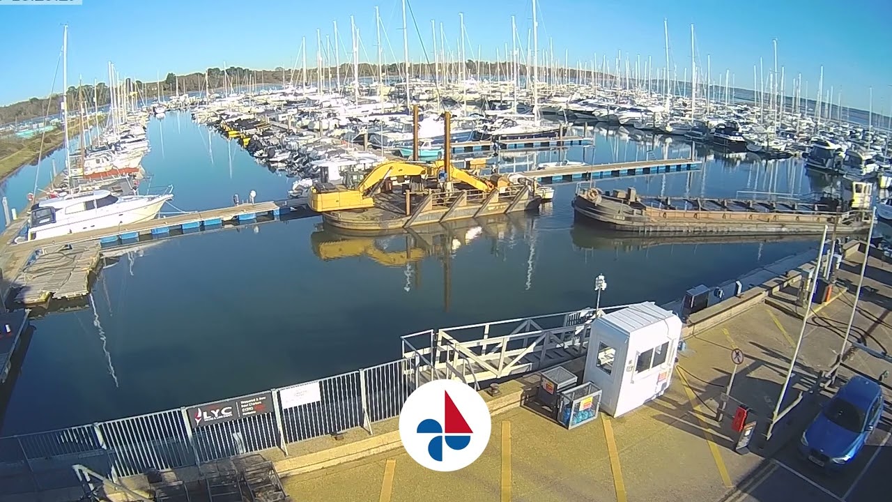 Check our this barge manoeuvre...