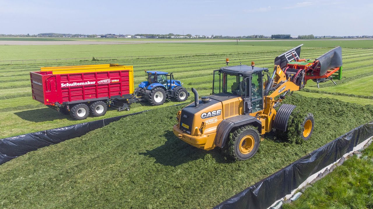 New Holland T7.245 and T7030 with Schuitemaker | Case 621F