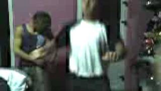 25-12-06 Dans Bengos