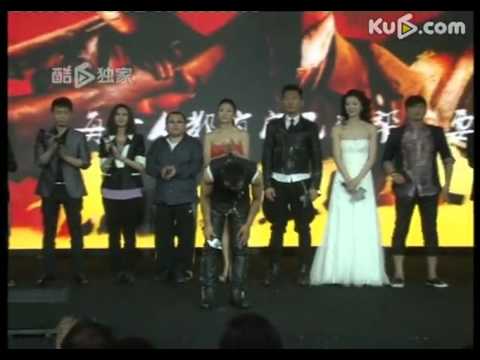 黄晓明首次挑战激情戏 现场深鞠躬答谢观众