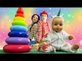 Vidéos pour enfants. Jeux éducatifs pour le bébé born. Une pyramide multi couleur