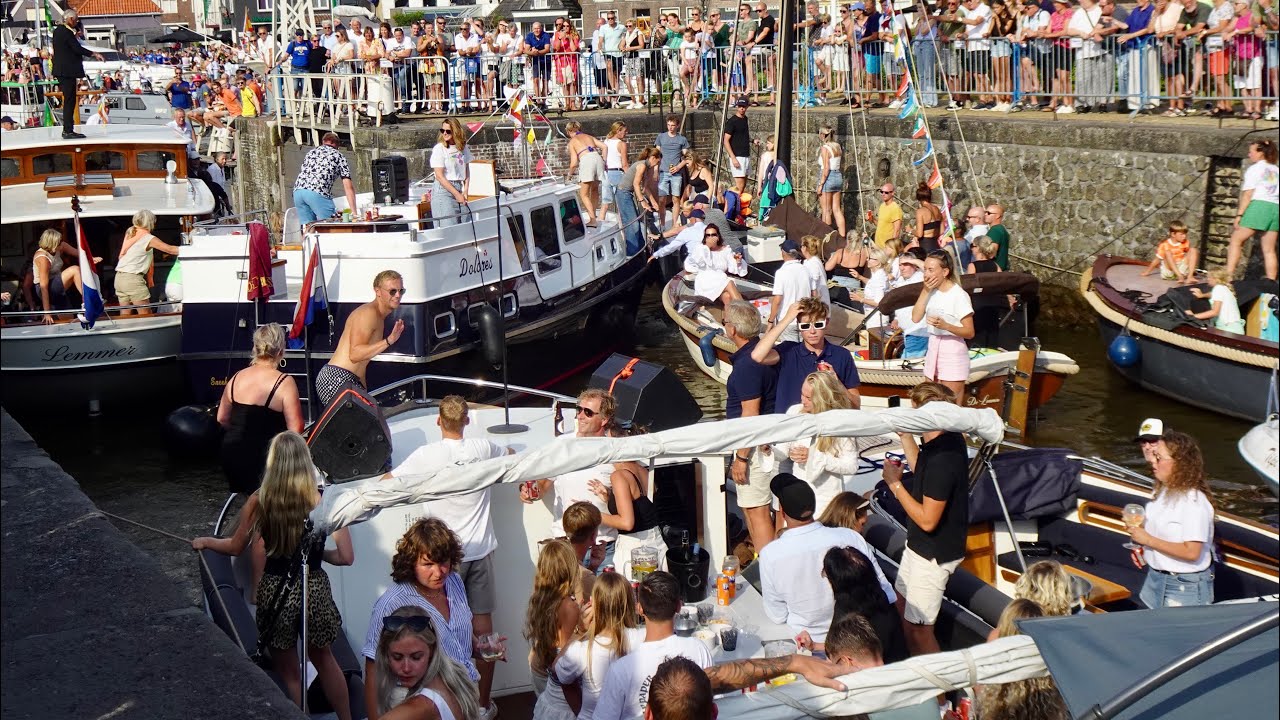 Feest in de sluis van Lemmer @wfdemol @OmropFryslan
