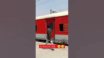 14005 Lichavi Express Standing At Ballia Railway Station Balliarailwaystation Indianrailways 