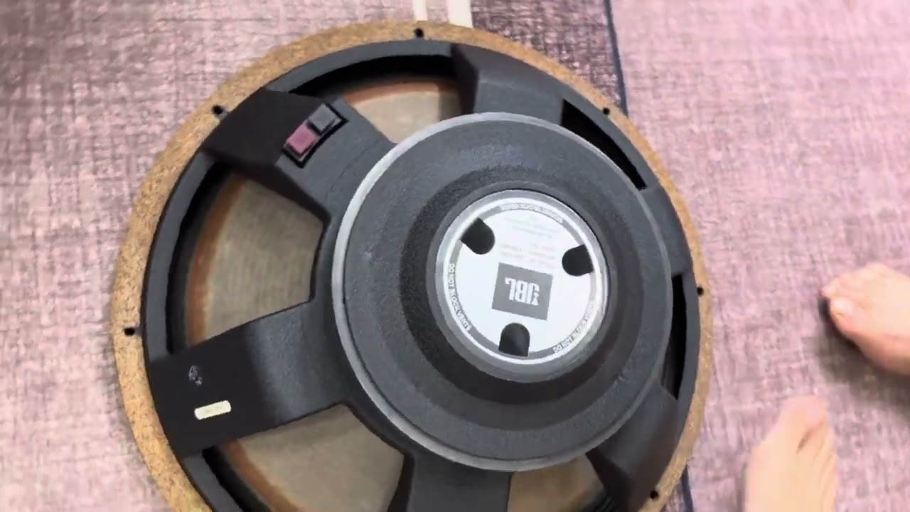  JBL Mpro 418s xịn và thùng zin nó như này nhé AE