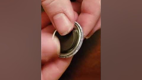 Turn old pins/buttons into magnets tutorial