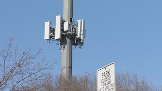 Thousands of AT&T customers woke to no cell phone service