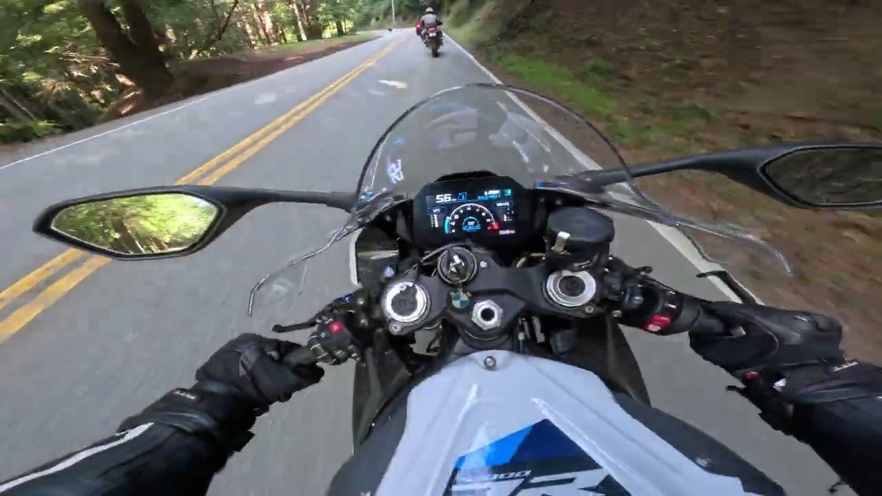 La Honda Run S1k and Supermotard chasing a C8