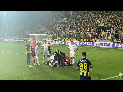 Ankaragücü - Beşiktaş centilmen taraftarımız, susayan Romain Saiss’e su desteğinde bulunuyor