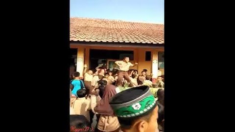 siswa SD joget.. entah apa yang merasukimu nak.....