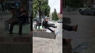 Tommy Sandoval tries to Chad Muska in Germany