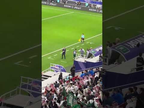 سالم الدوسري يصافح مانشيني بعد الخروج