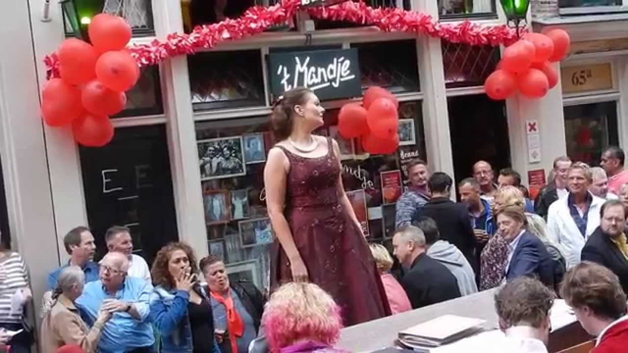 Czardas uit Die Fledermaus op de Zeedijk in Amsterdam - Hartjesdagen 2015