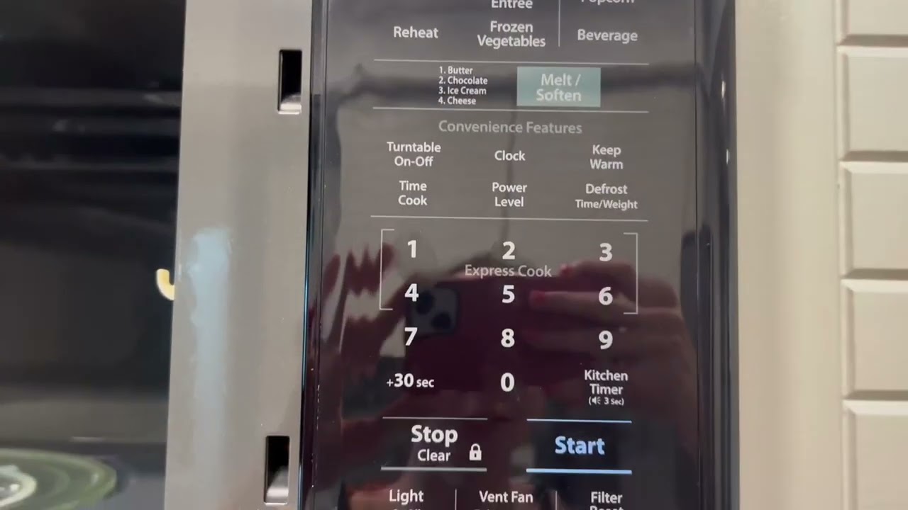 Обзор микроволновой печи SHARP со съемным поворотным столом 16/5