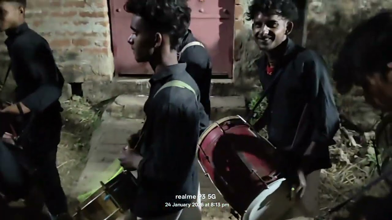 সরস্বতী বিসর্জন বাজাতে গিয়ে একটা ভিডিও করলাম জায়গাটার নাম হচ্ছে মাশরা মুলটি 