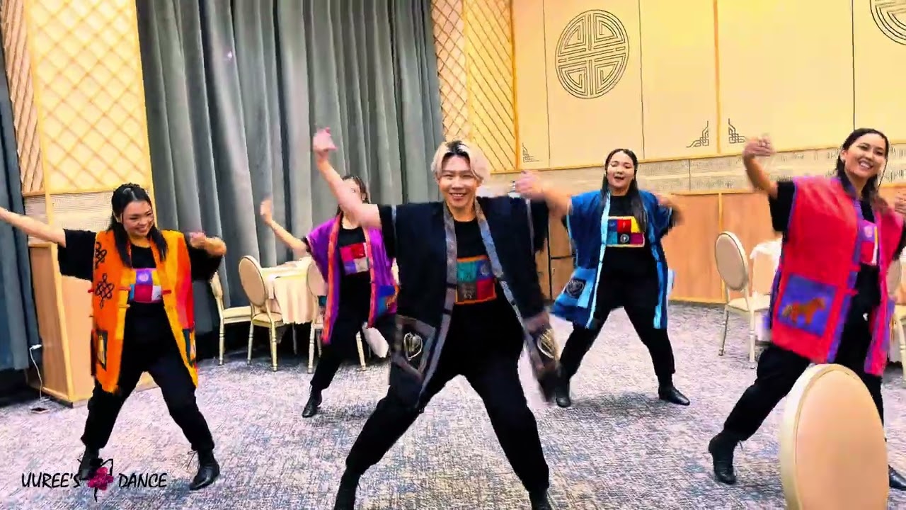 Taatai ya- Altanjargal, Macho