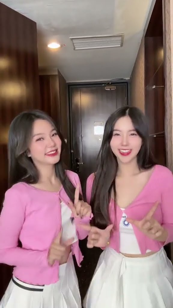 aku yg baju pink??