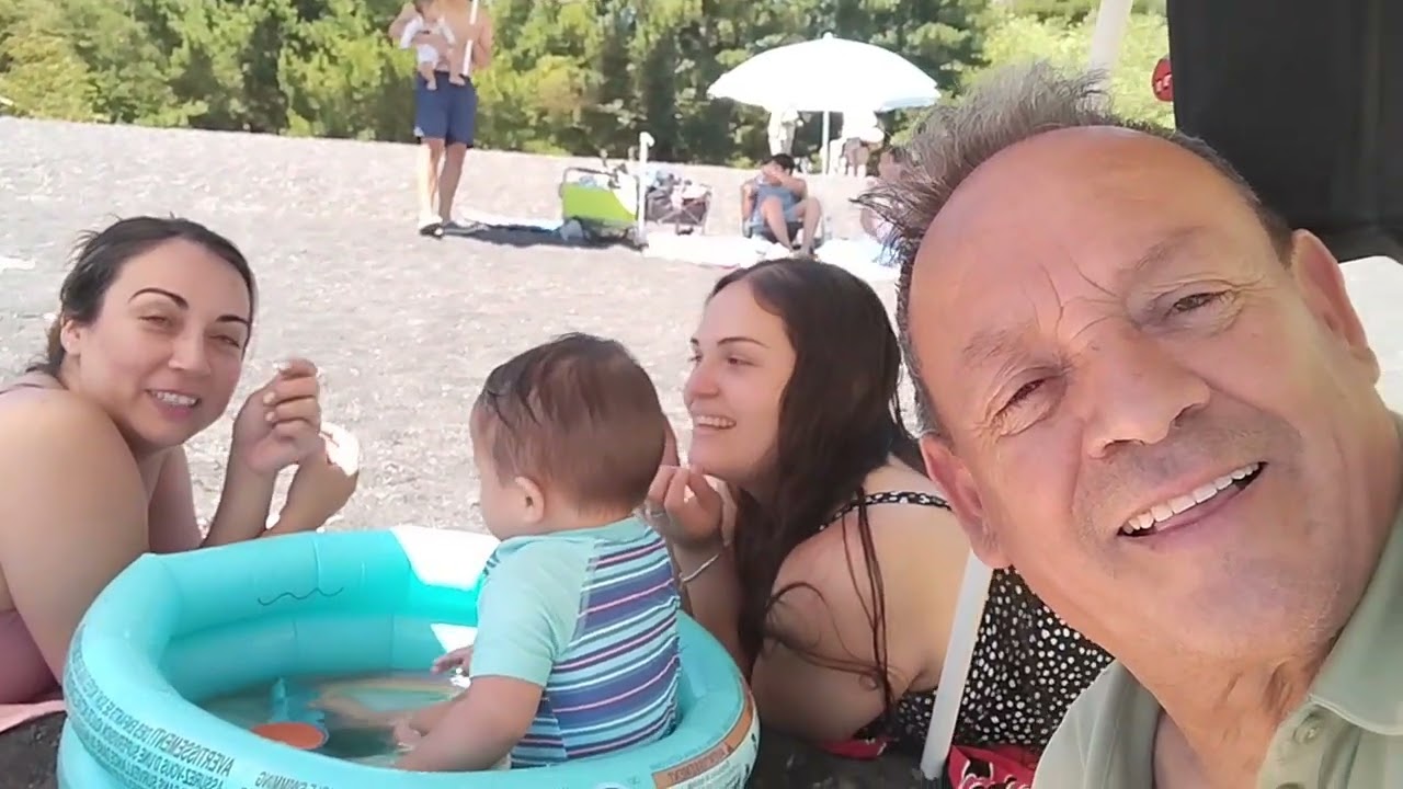 Disfrutando el lago y el pastel de choclo más Humitas que preparo la yeyi