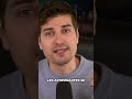 IL VIT AVEC SON COEUR DANS UN SAC À DOS ?? 🫀