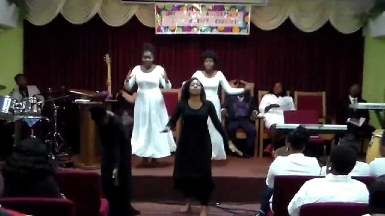 Eglise de Morija. The Youth Praise Dance.... (with Long Life) YouTube