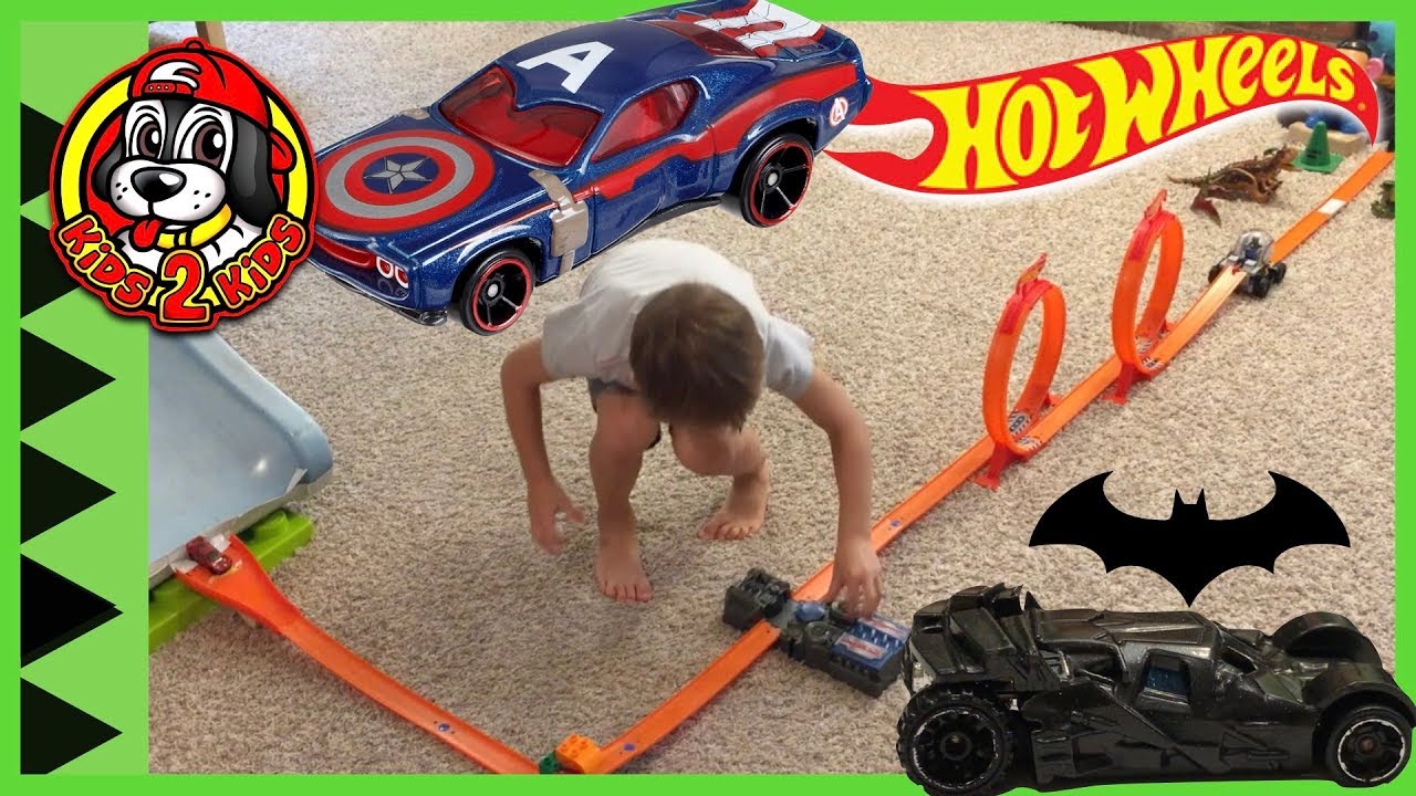 Hot Wheels Playing & Racing DC & Marvel Super Hero Cars Challenge