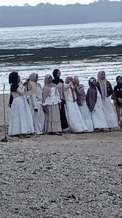 Asyiknya Di Pantai Karapyak Pasir Putih Pangandaran