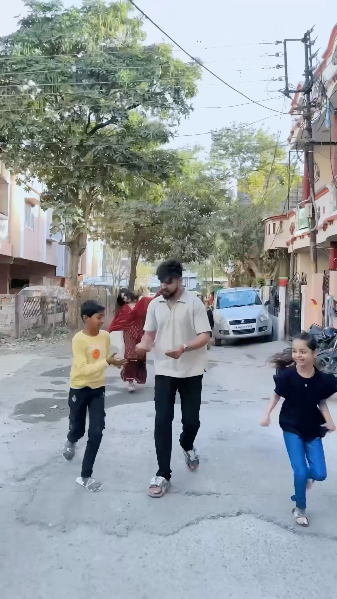 चाय की प्यासी हूँ मैं☕️?#comedy #kajalsoni #funny #youtubeshorts #family #viralvideo ​⁠@kajalsoni