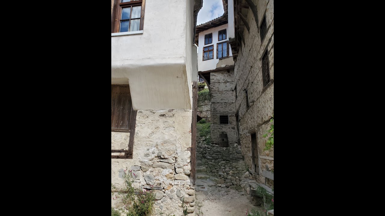 Melnik, Eastern Europe's hidden winery town, with a population under 400! Melnik Earth Pyramids!
