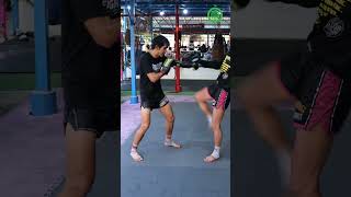 Sitjaopho Muay Thai Training - Catching Kicks with Pisit Kambang