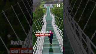 Detik-Detik Gubernur Khofifah Jatuh Di Jembatan Kaca Bromo 