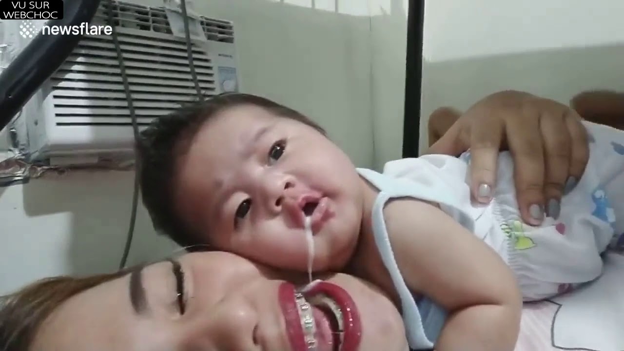 Karma Fail Bebe Qui Vomit Dans La Bouche A Sa Maman Youtube