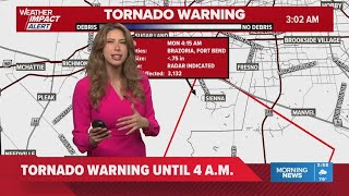 Meteorologist Kim Castro warned of a Tornado Warning in English and Spanish