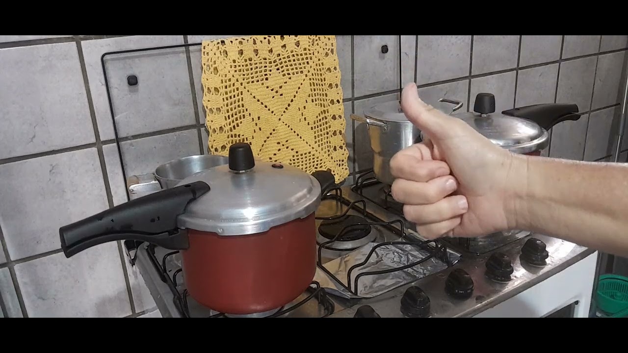 FÍGADO PICADO NA PANELA DE PRESSÃO COM CUSCUZ E FEIJÃO CARIOCA 