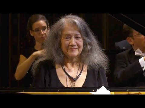 2019 | Martha Argerich plays Beethoven Piano Concerto No. 1 + Bach Gavottes / Scarlatti K141 encores