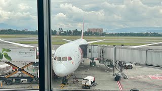 Avianca Boeing 787-8 despegando de Bogotá rumbo Madrid