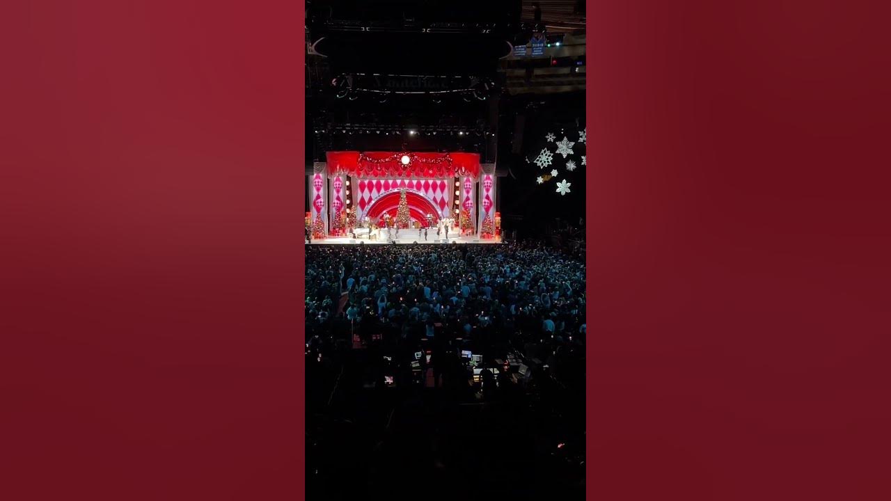 Mariah Carey slays Oh Santa ( At MSG 16/12/2022 )
