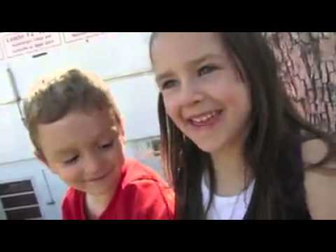 kids kissing - YouTube