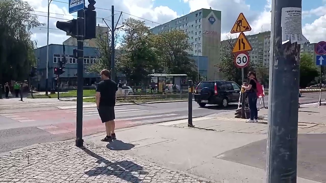 Czerwony rynek,przy dawnym kinie Roma  w Łodzi , i ulica Paderewskiego,dawna Gagarina;::