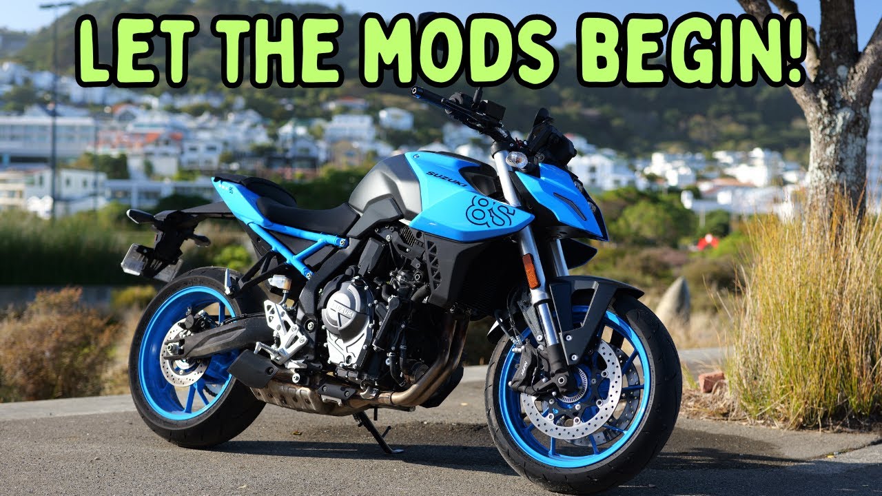 Installing Quadlock and Scottoiler on Suzuki GSX-8S - YouTube