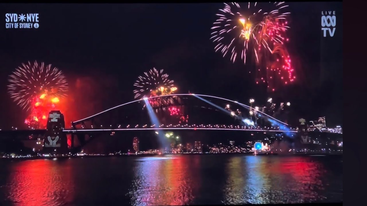 ✅✅Eve 2026 9pm Sydney’s fireworks on the iconic Harbour Bridge 