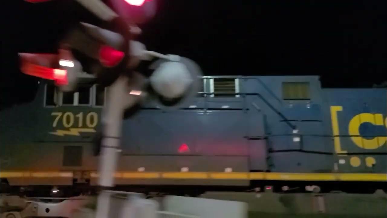 CSX train wasting no time in Valrico Florida. YouTube