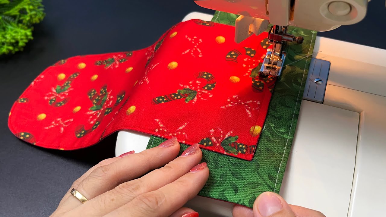 Sew 2 Items From 2 Pieces of Fabric Scraps as Christmas Gifts