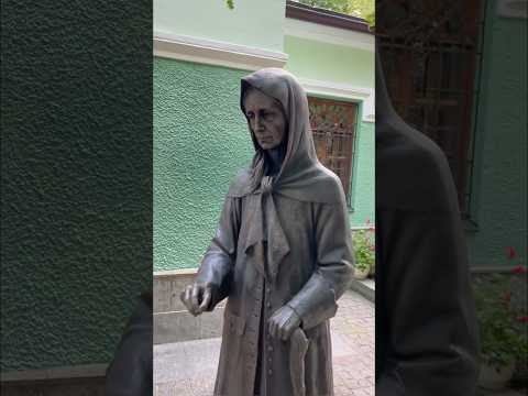 Video: Komarovskoe groblje u Sankt Peterburgu